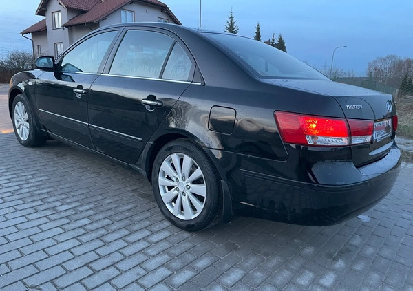 Hyundai Sonata cena 10500 przebieg: 211000, rok produkcji 2008 z Gdańsk małe 154